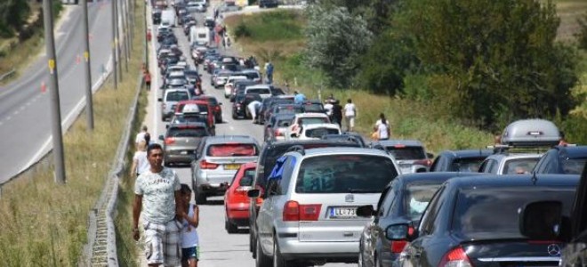 Kapıkule'de Çift Sıra 6 Kilometrelik Gurbetçi Kuyruğu