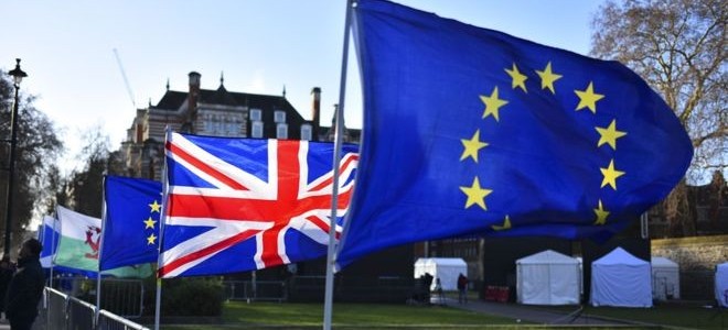 AB anlaşmasız Brexit durumu için şirketleri uyaracak