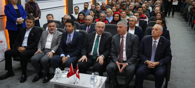 Adana'da 2 bin 968 çiftçiye ayçiçeği tohumu desteği