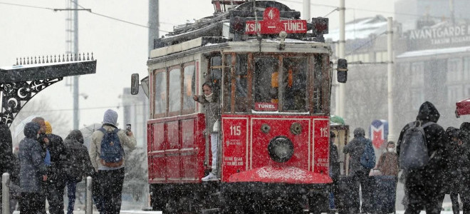 AKOM duyurdu: İstanbul'a yeniden kar geliyor