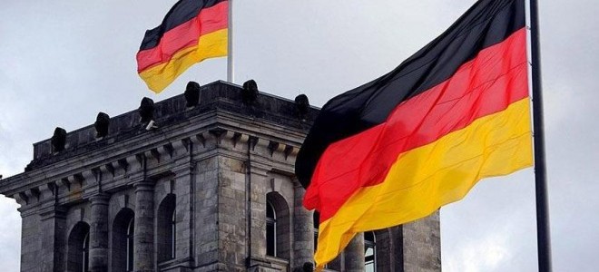 Alman ekonomisi birinci çeyrekte yüzde 2,2 küçüldü 