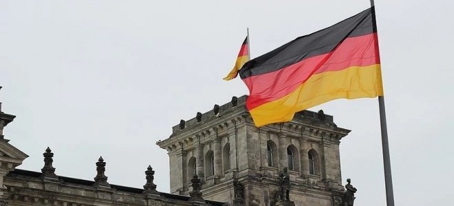 Almanya'da yatırımcı güveni şubatta beklentilerin üzerinde arttı