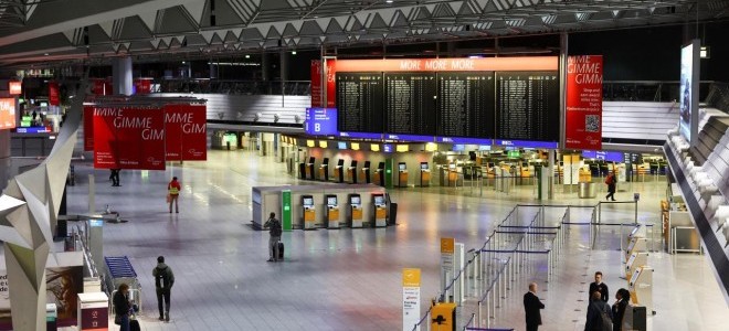 Almanya'daki grev uçuş trafiğini durma noktasına getirdi 