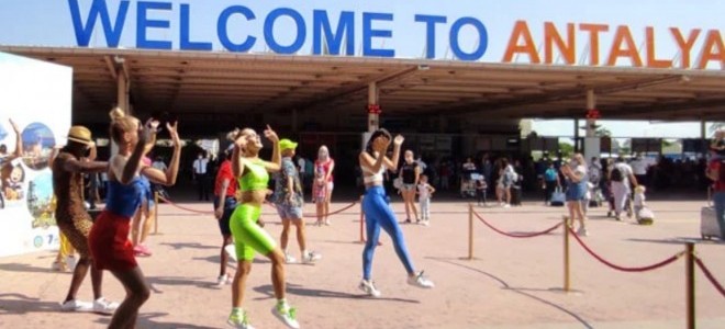 Antalya 8 milyonu aşan turist sayısıyla rekor kırdı