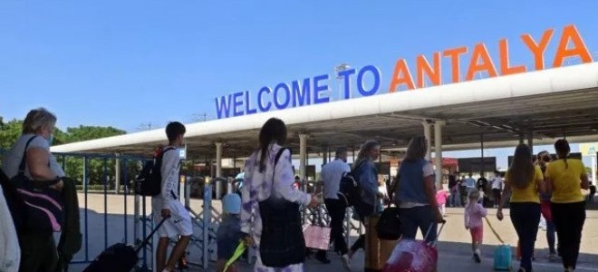 Antalya'ya 2 ayda hava yoluyla gelen yabanc turist says rekor krd