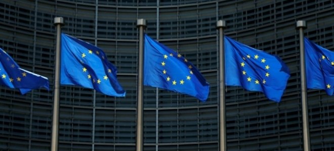 Avrupa Komisyonu beş ülkenin finansal piyasaları erişim hakkını geri alacak