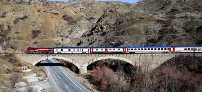 Bakanlık, depremler nedeniyle bazı tren seferlerini durdurdu