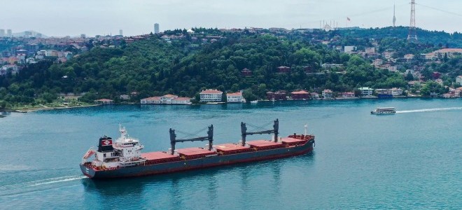 Boğaz'dan geçiş için bekleyen tanker sayısı arttı