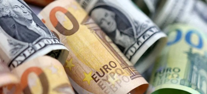 Dolar dengelenirken euro parite üzerinde kalmaya çalışıyor