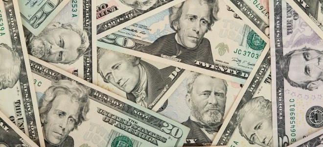 Dolar, haftanın son gününde 5.83 lirayı gördü