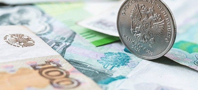 Dolar, ruble karşısında 2 yılın en düşük seviyesine indi