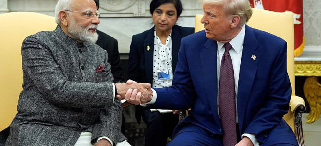 Donald Trump İran ile iş yapan ülkelere yüzde 25 ek vergi getirdi