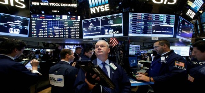 Dow Jones’da Düşüş 400 Puanı Buldu