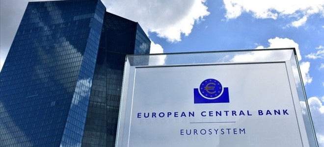 ECB: Gelecekte talep olduğu sürece banknotlar kullanılmaya devam edecektir