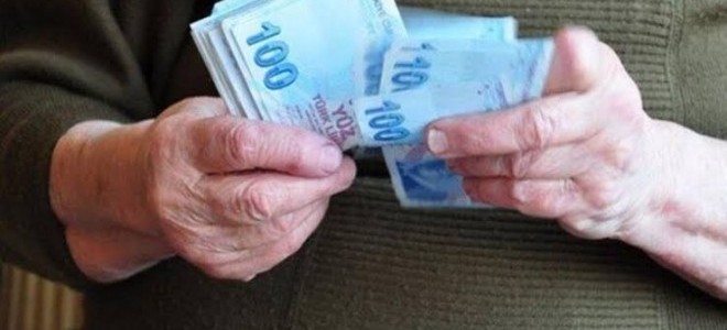 Emeklilerin maaş farkı ödenmeye başlandı