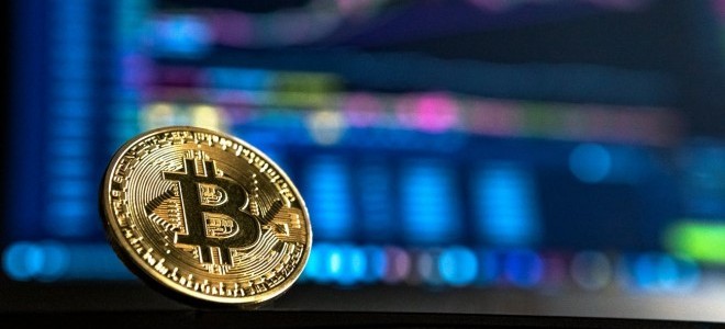 En iyi kripto projeleri listesinde EOS birinci, Bitcoin düşüşte