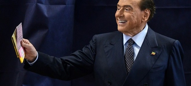 Eski İtalya Başbakanı Berlusconi hayatını kaybetti