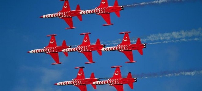 'Eurasia Airshow'da Rus Sukhoi, 5 Milyar Dolarlık 104 Süper Jet Satışı İmzaladı