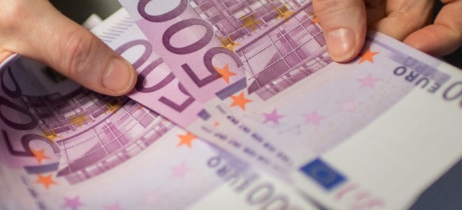 Euro, 10 lira sınırında