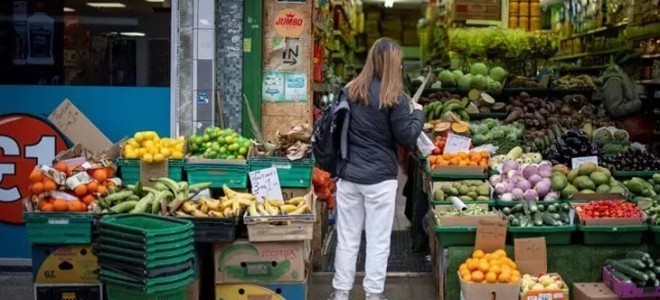 Euro Bölgesi'nde yıllık enflasyon yukarı yönlü revize edildi