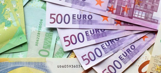Euro/dolar beş ayın zirvesine yakın seyrediyor