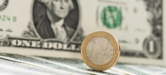 Euro/dolar çaprazı yılın en düşük seviyesini gördü