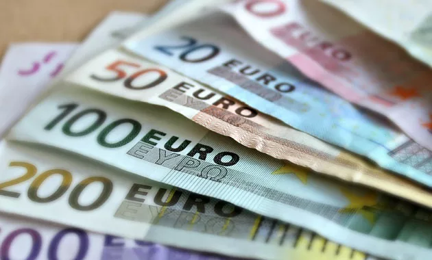 Euro Tarihi Rekorunu İki Kez Yeniledi, Dolar Yükseliyor