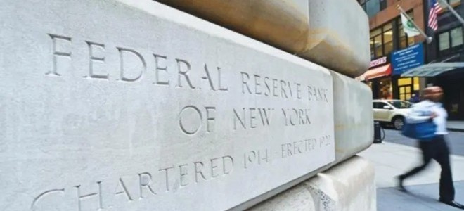 Fed, üst düzey personeline yönelik kısıtlamalarını artırıyor