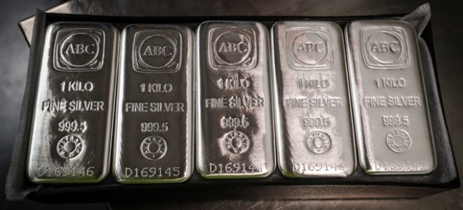 Gümüşte tarihi dalgalanma: Zirvesinden yüzde 10 geriledi