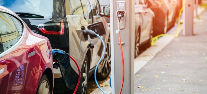 IEA: Bu yıl dünyada satılan her 5 araçtan biri elektrikli olacak