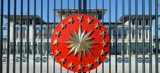 İletişim Başkanı Duran'dan Türk bayrağına yönelik saldırıya tepki