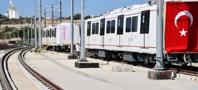 İlk yerli sürücüsüz metro aracı raylara indirildi