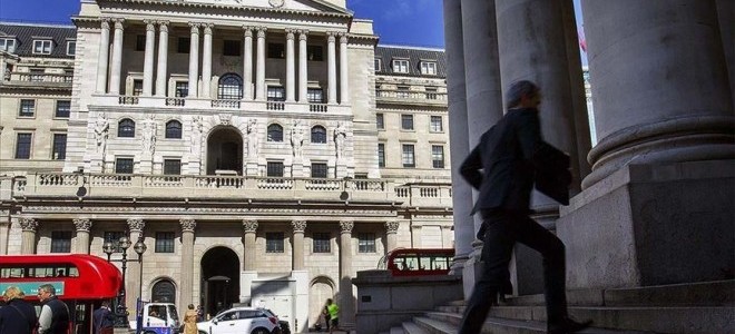 İngiltere, 1947'den bu yana en yüksek kamu borçlanmasını yaptı