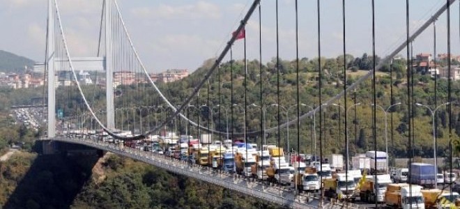 İstanbul Boğazı Köprülerinden Günde 468.636 Araç Geçiyor
