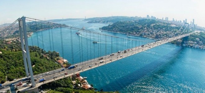 İstanbul Boğazı'nda gemi trafiği çift yönlü askıya alındı