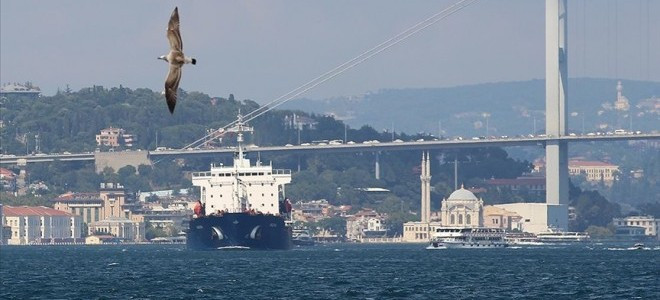 İstanbul Boğazı'nda gemi trafiği çift yönlü askıya alındı