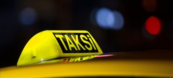 İstanbul'da bazı taksiciler deprem için kampanya başlattı