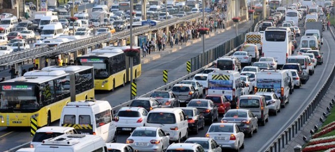 İstanbul’da Haftada Bir Günlük Mesai Yola Gidiyor