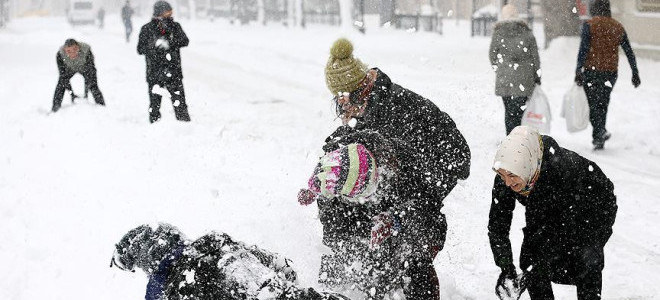 İstanbul Valiliği İstanbul'da yarın okulları tatil etti
