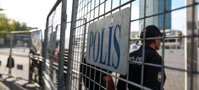 İzmir'de polis merkezine silahlı saldırı: 2 polisimiz şehit oldu