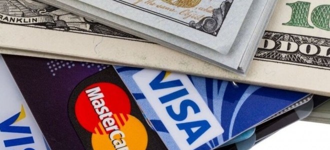 Kredi kartı ve nakit para kullanmanın avantaj ve dezavantajları nelerdir?