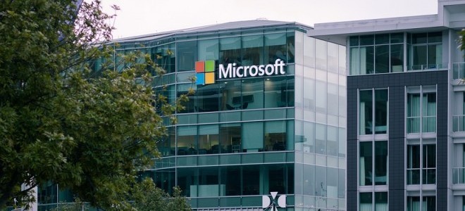 Microsoft'un geliri artarken, net kârı %12 düştü