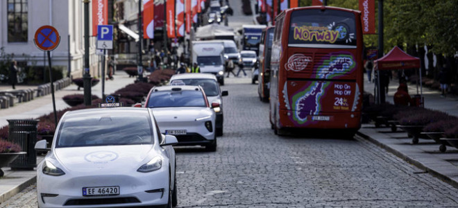 Norveç’te elektrikli araç satışı %94’e ulaştı: Tesla sadakati yine de tam gaz