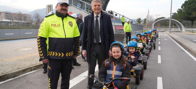 Oyak Renault çocuklara yönelik trafik eğitimi düzenledi