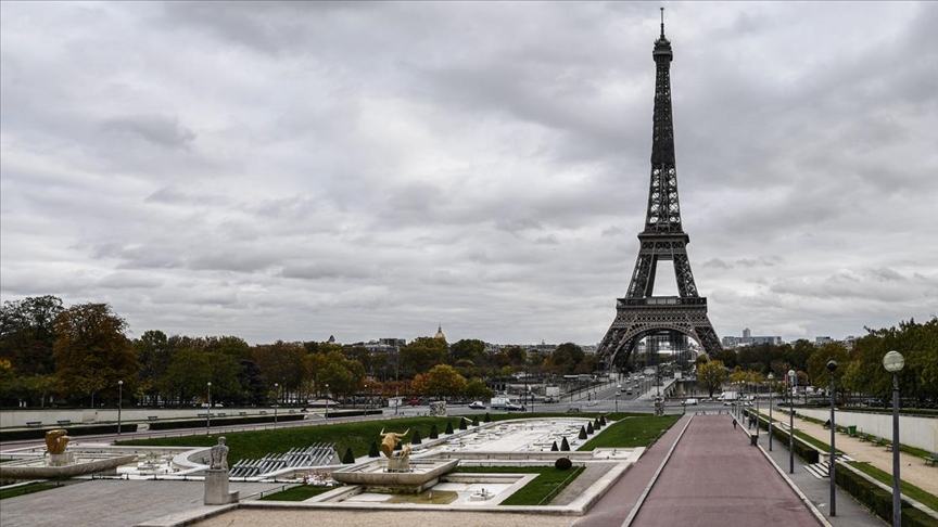 Paris, kredi notu düşüşünü 