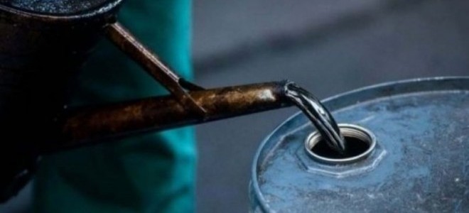 Petrol fiyatları İran yaptırımları öncesinde düştü