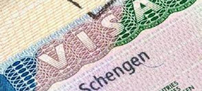 Polonya'da vize krizi: Rüşvetle vize verilen 8 ülke açıklandı