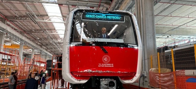 Raylı taşımacılıkta yeni dönem başlıyor: Türkiye’nin ilk milli metro hattı test edildi