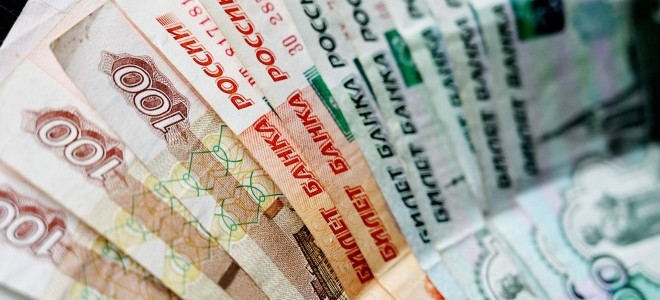 Rus rublesinde değer kaybı sürüyor 