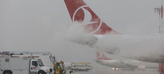 Sabiha Gökçen'de uçuşlara kar engeli